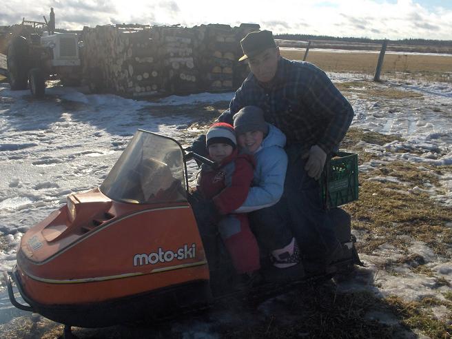 Dad_Austin_Alyssa_Motoski_Christmas2009