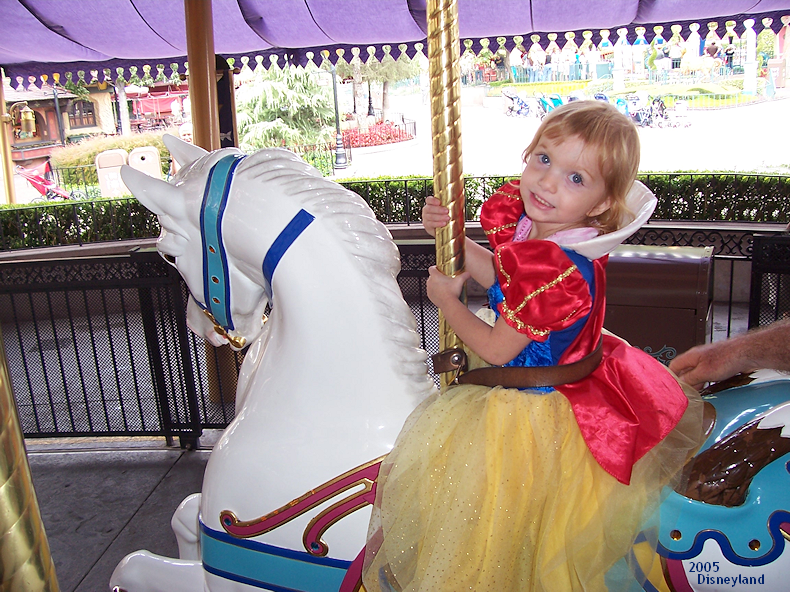 Little_snow_white_Disneyland_2005