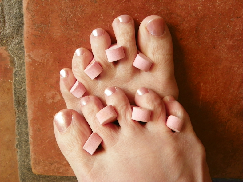 pink_toe_nails_2